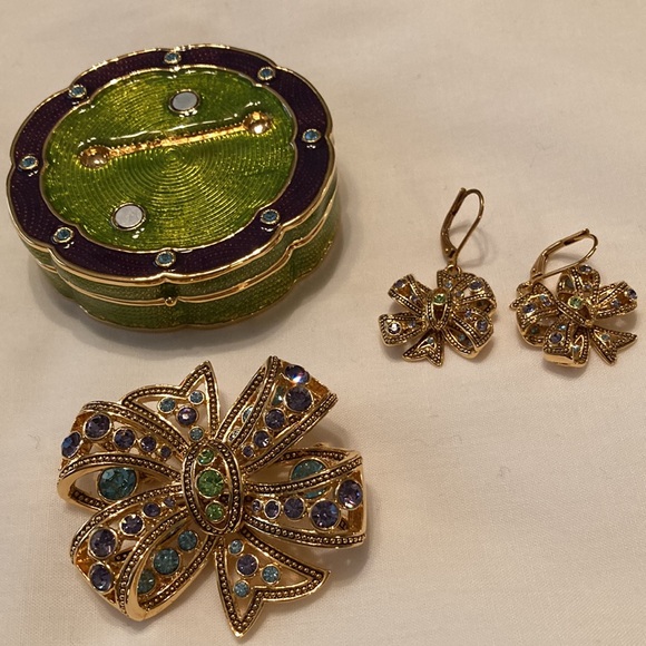 Joan Rivers Collector’s Edition Keepsake Box with Earrings, NWT - Picture 5 of 10